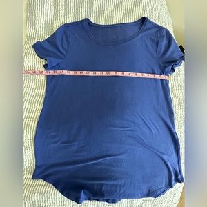 Blue Lululemon crew neck tee 10/12